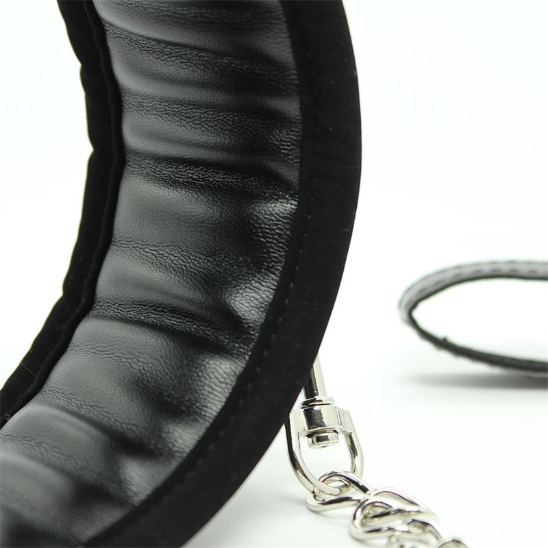 Collar with Metal Leash and Pedded Interior Black